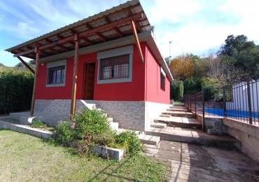 Casa Agua de Oro con pileta y quincho 2 dormitorios 