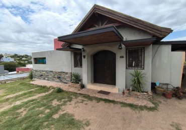 casa dos dormitorios excelente estado con amplio galpon de 12 x 4,20 mts