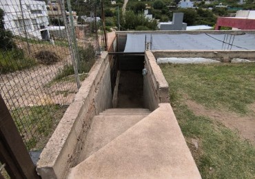 Galpon 12 x 4,20 metros en Agua de Oro mas casa de dos dormitorios excelente estado