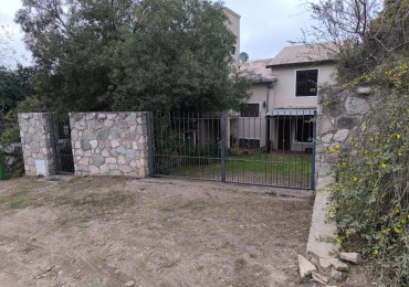 Casa 3 dormitorios y dos departamentos ( 2 y 1 dor) independientes ideal inversion y vivienda