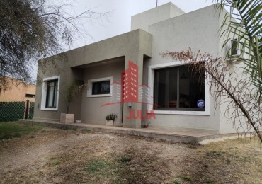 Casa Agua de Oro 3 dormitorios excelente estado, barrio Prados de la Rivera